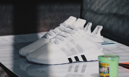 为了这双比 Yeezy 炒价更高的 adidas EQT ，我绕了地球半圈