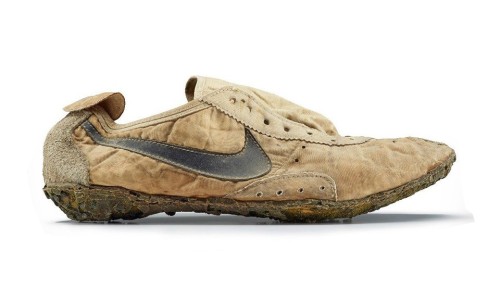 1972 年 Nike Moon Shoe Waffle Racer 被拍卖