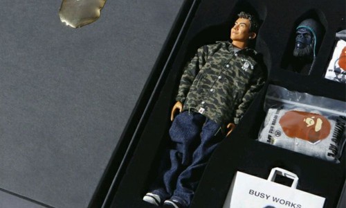 如果你是陈冠希和 BAPE® 的忠实粉丝，那这个玩偶可能是你的 “一生所求”