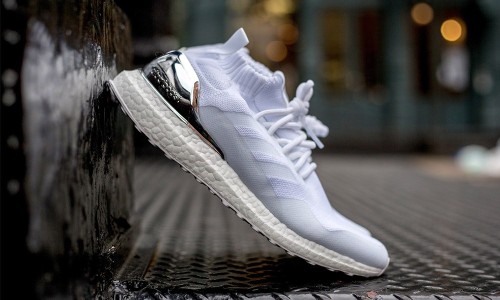 得不到的亲友限定，只好看看 Ronnie Fieg 联名 Ultra Boost Mid 的图了