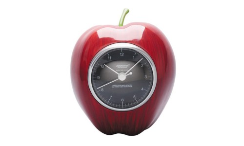 MEDICOM TOY 与 UNDERCOVER 打造的苹果时钟将在本周末与大家见面