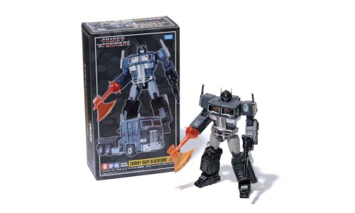 BAPE® 与《变形金刚》给“擎天柱”换上了新装扮