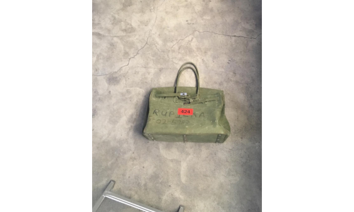 424 与 READYMADE 或将推出联名单品，率先曝光的是一款手袋