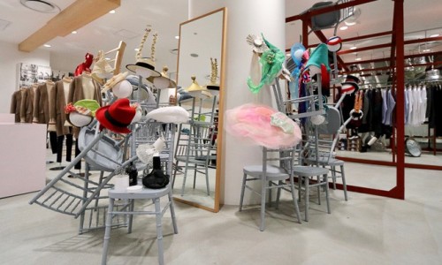 制帽大师 Stephen Jones 于 DOVER STREET MARKET GINZA 开设期间限定店