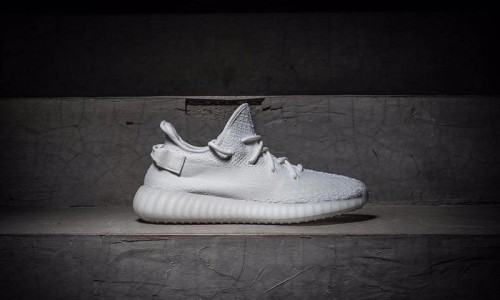 纯白配色 Yeezy Boost 350 V2 实物图曝光