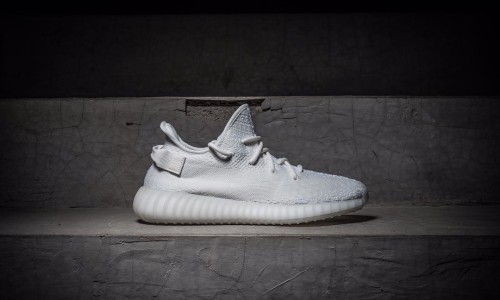 Yeezy Boost 350 V2 纯白配色清晰预览