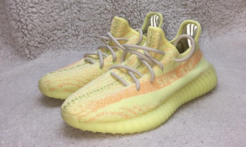 “蛋黄” 配色？Yeezy Boost 350 V2 新谍照曝光