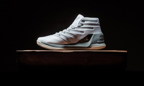 Under Armour 再次带来两双 Curry 3 新配色