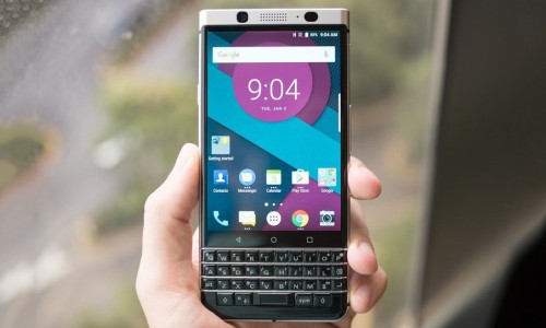 BlackBerry 即将带回 QWERTY 物理键盘手机