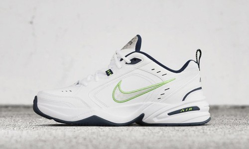 Nike 为 Pete Carroll 打造 Air Monarch IV PE 版本