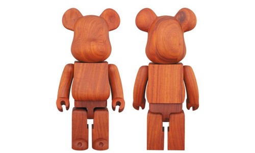 MEDICOM TOY 用紫檀木打造了一款 BE@RBRICK