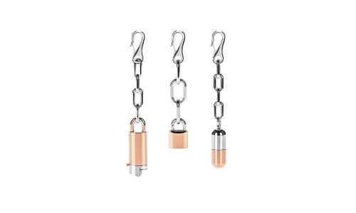 Alexander Wang 为庆祝中国新年，推出了一个吊坠配件系列