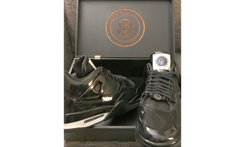 奥巴马卸任，Nike 为表致敬为其制作了一双专属版 Air Jordan IV