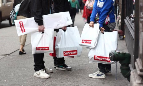 你妈和你相约去逛 Supreme 的时代，也许要来了