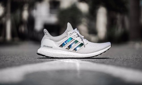 金属质感的反光“三道杠”，adidas Ultra Boost 释出新配色