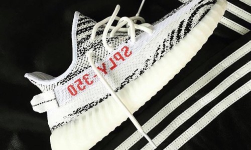 好事成双，Yeezy Boost 350 V2 “Zebra” 配色发售日期曝光