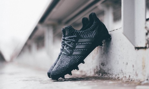 adidas 再次带来 Ultra Boost Cleat “Triple Black” 配色