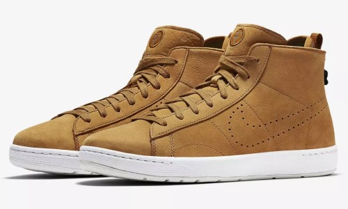 为庆祝费德勒赢得第 18 个大满贯，Nike 带来了两双新鞋