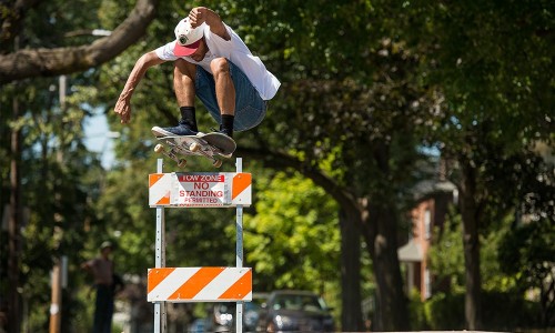 看看 CONS 为 Supreme 团队著名滑手 Sage Elsesser 出的签名鞋什么样？