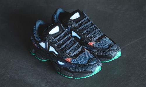 近赏最新 adidas by RAF SIMONS Ozweego 2 鞋款