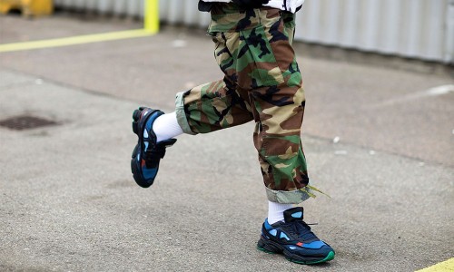 哥本哈根时装周球鞋街拍：“丑鞋” 风潮愈演愈烈