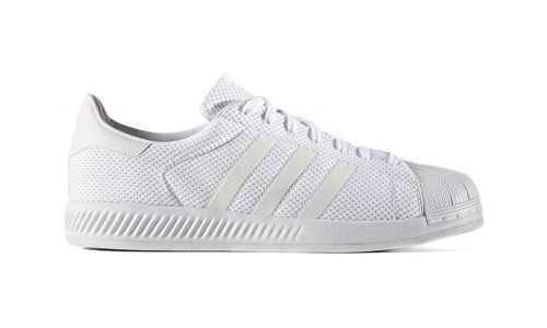 不止 BOOST，adidas Originals 还把 BOUNCE 应用在了 Superstar 上