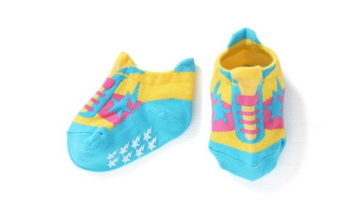 A BATHING APE® 为婴儿打造的专属 “BAPESTA”