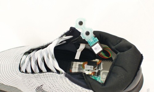 终于有人对 Nike HyperAdapt 1.0 下手拆解了