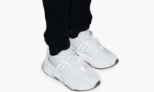 Kanye 上脚 YEEZY Runner 亮相纽约时装周
