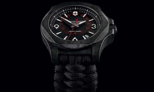 传统和创新之间的挑战，Victorinox I.N.O.X. CARBON 碳纤维腕表