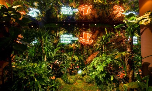 Le Baron 在店外举行了一场 L'Eden by Perrier-Jouet 艺术派对