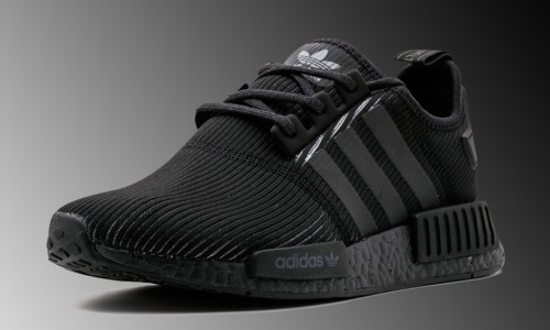 “黑魂”配色 + 灯芯绒面料，这双 NMD 一定很抢手