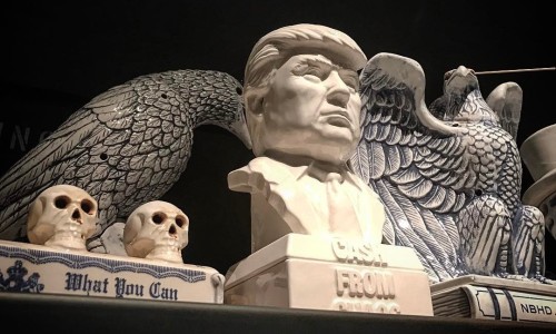 敢让总统 “冒烟“，NEIGHBORHOOD 把川普头像做成秋冬香座