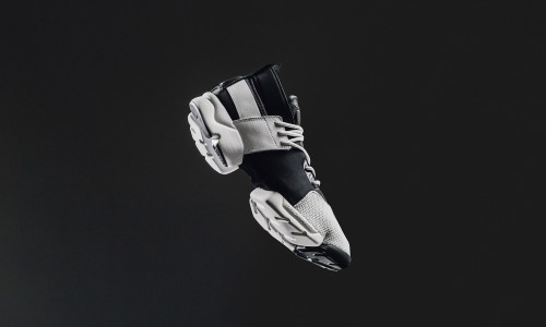 Y-3 全新鞋款 Kydo 登场，前卫外形不输 Qasa