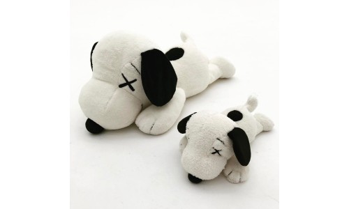 KAWS x PEANUTS x UNIQLO UT 毛绒玩偶预览