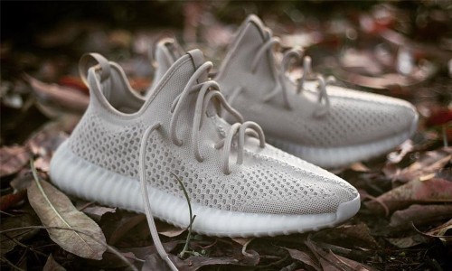 新版本 Yeezy Boost 350 曝光