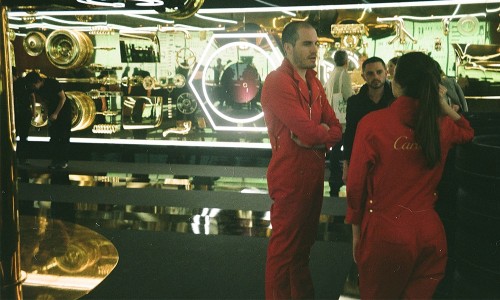 米兰艺术家 Andrea 用 35 毫米镜头带我们逛了逛米兰设计周