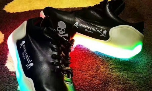 你曾觉得“幼稚”的闪光鞋，或许要翻身了...