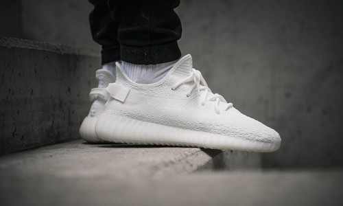 近赏 Yeezy Boost 350 V2 全新 “Cream White” 配色