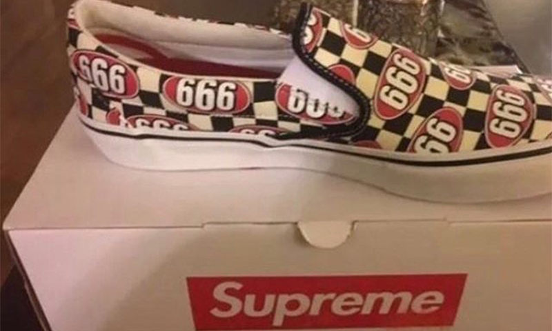 Supreme 本季的 “666” 图案还被用到了 VANS Slip-On 上面