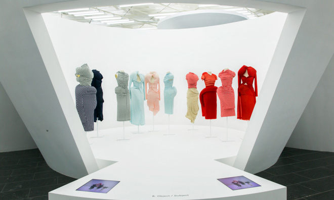 川久保玲 Comme des Garçons 特别展内部空间预览