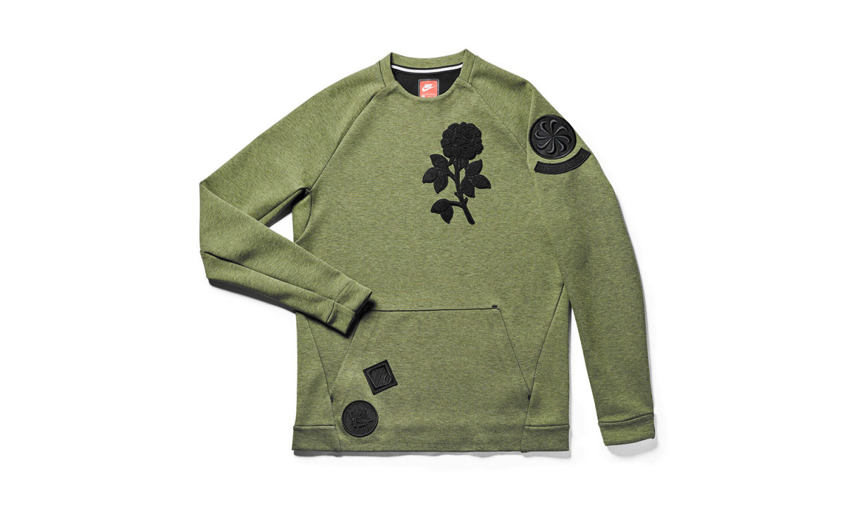 简约的 Nike Tech Fleece 系列如今也有了  “Black Rose”  点缀