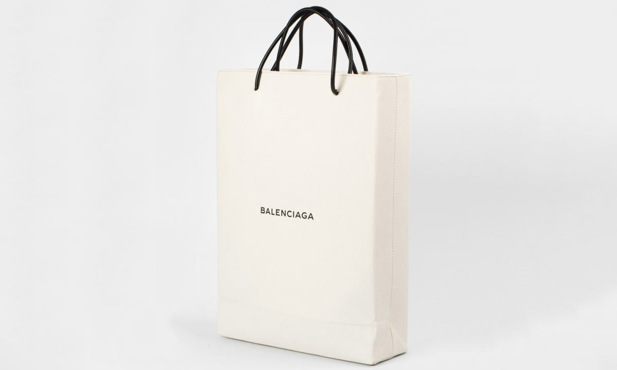 Balenciaga 推出小牛皮购物袋，售价高达 1100 美元