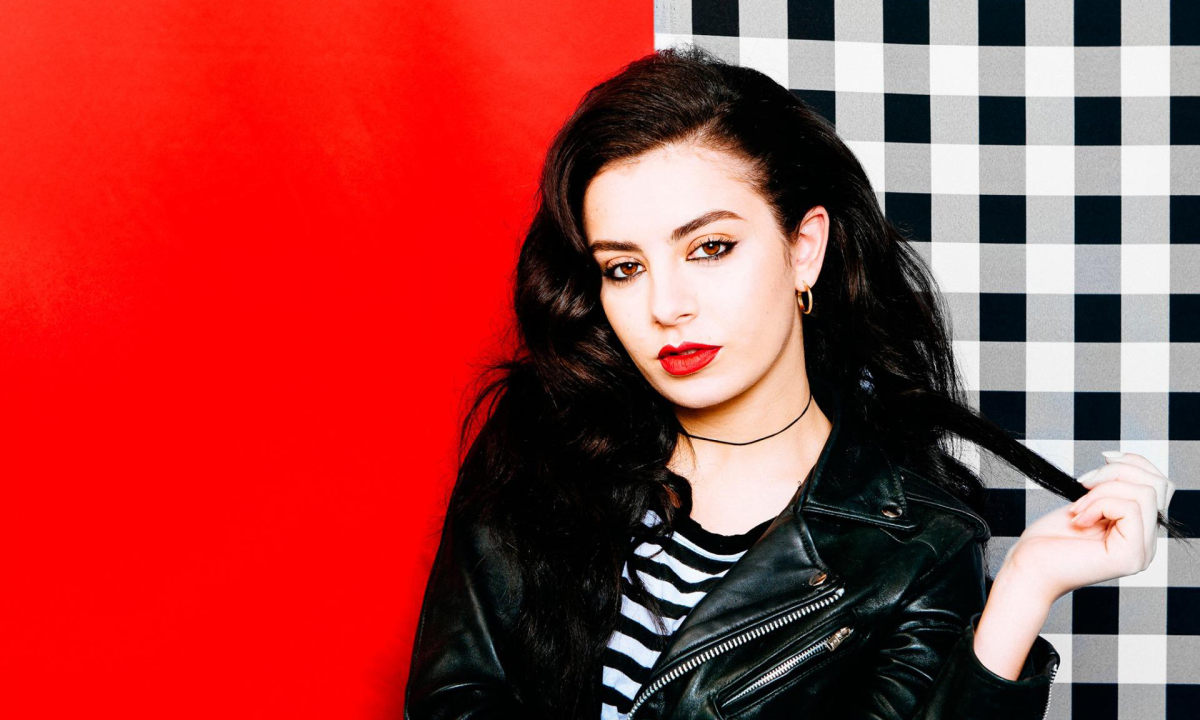 打破固化性别认知！Charlie XCX 携手众音乐人出演最新 MV