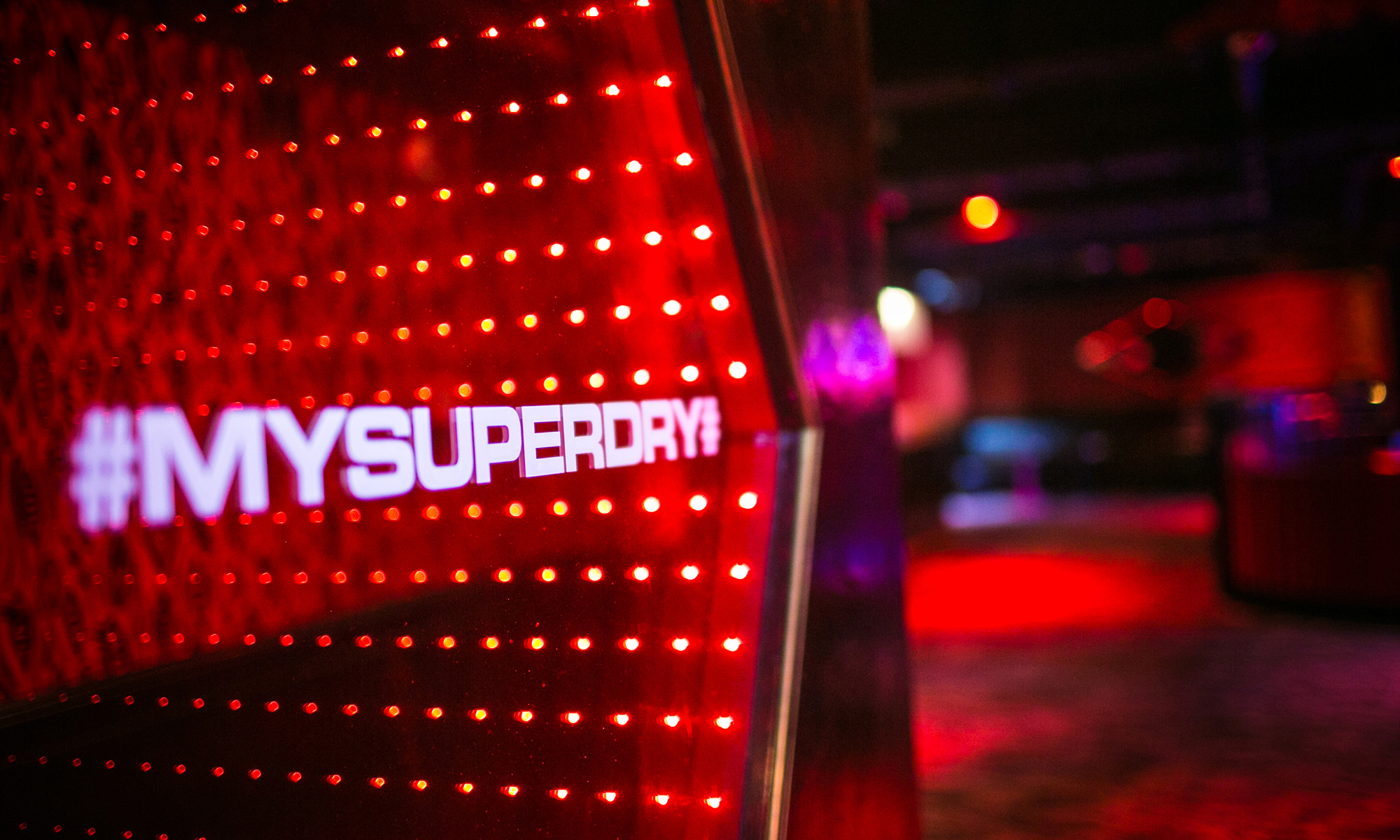 全橙躁动，Superdry 极度干燥携手跩型先锋许魏洲举办电音盛会– NOWRE现客