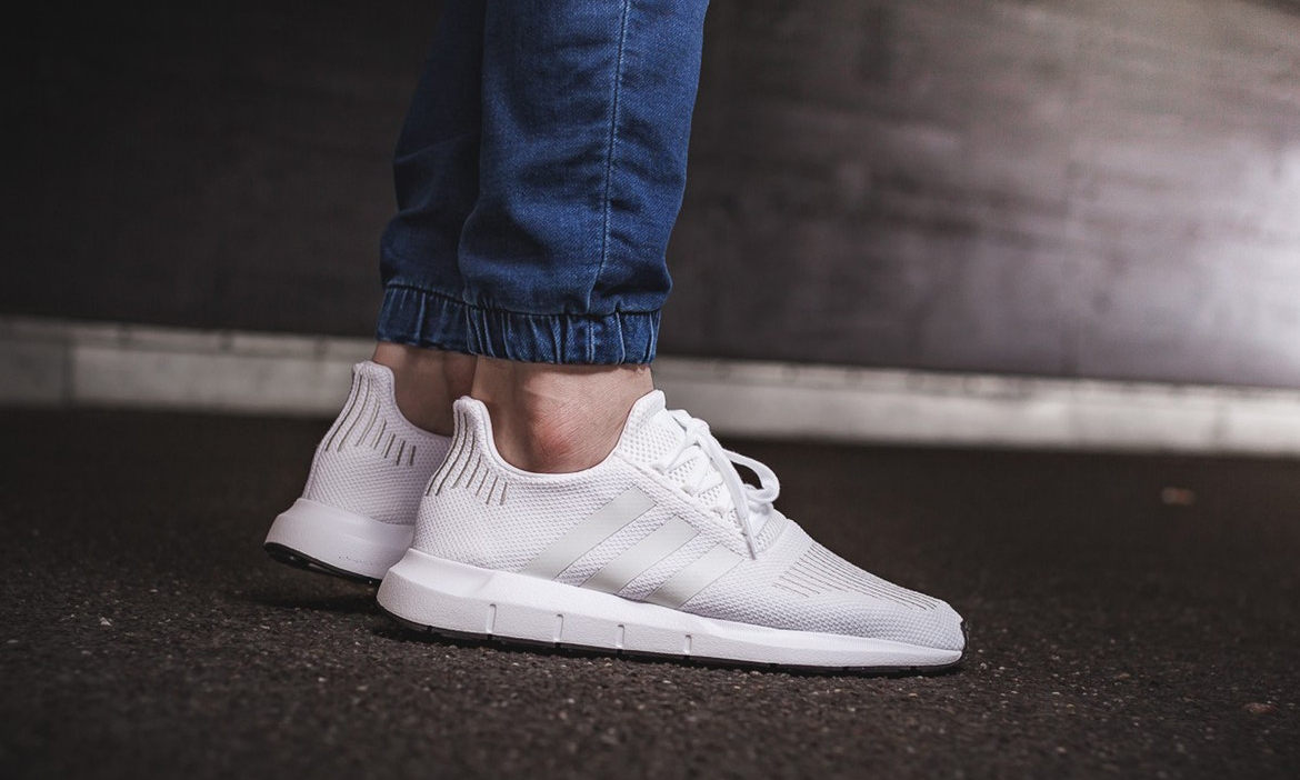 近赏 adidas Originals 夏日新款 Swift Run 全白配色