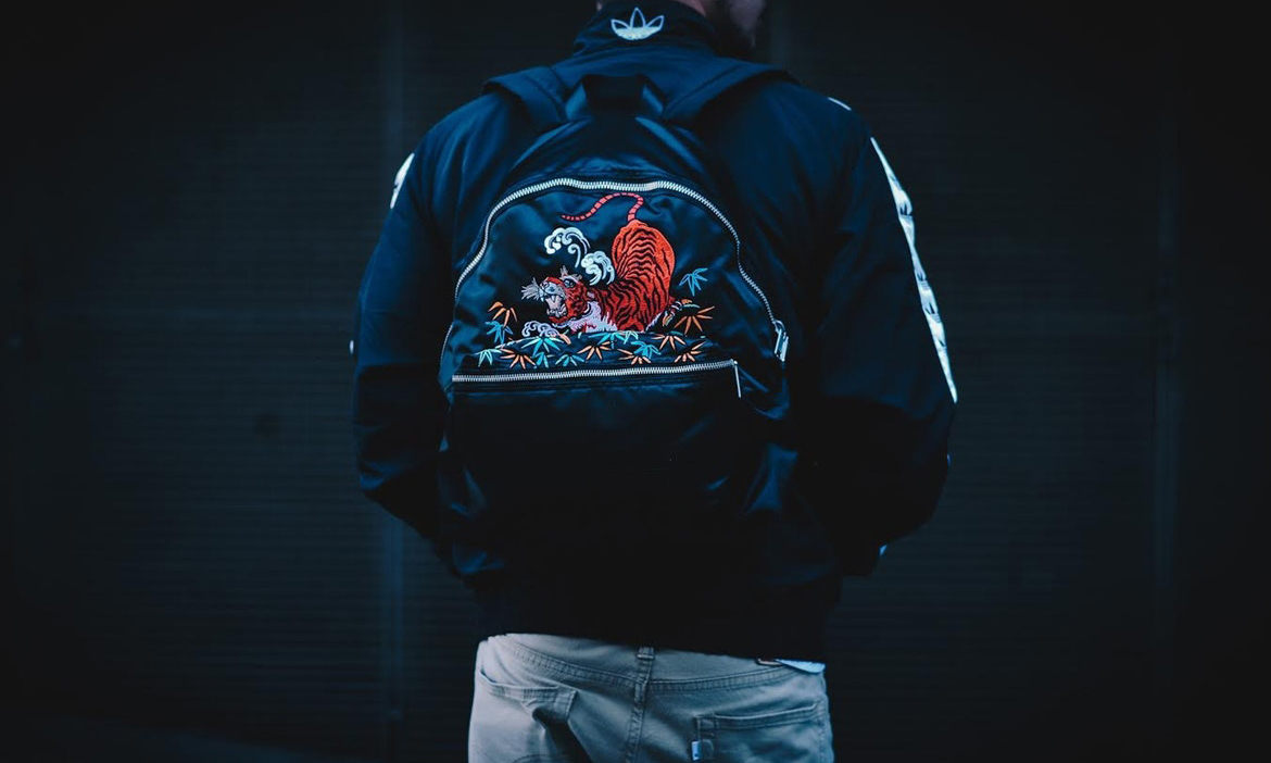 Eastpak 释出全新 Padded Pak’rs 系列横须贺刺绣背包