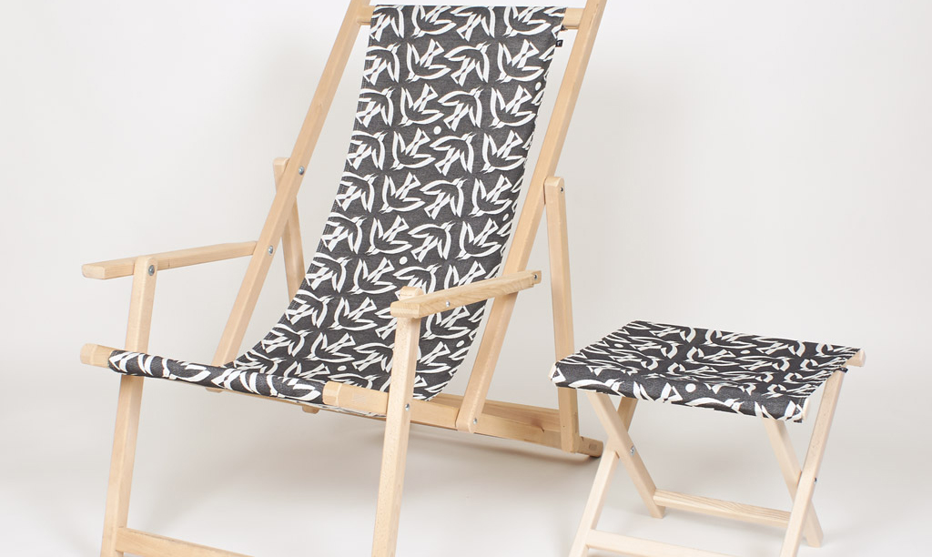 Parra 推出一组折叠椅，为家居增添艺术氛围