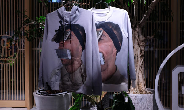 这件衣服上印着的，是你吧？