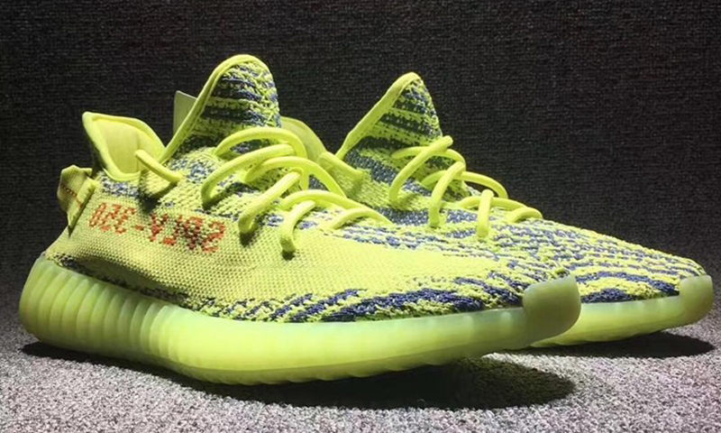 这就是那双 Yeezy Boost 350 V2 “Semi Frozen Yellow” 的实物图？